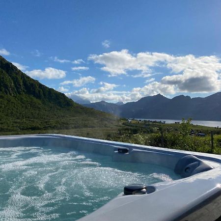Villa Med Jacuzzi Og Nydelig Utsikt Gravdal (Vestvagoy) Exterior foto
