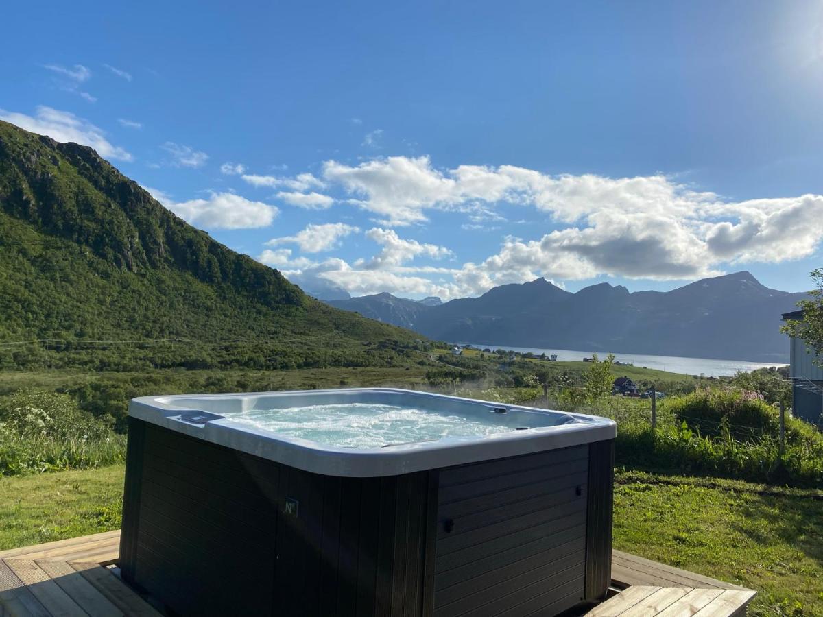 Villa Med Jacuzzi Og Nydelig Utsikt Gravdal (Vestvagoy) Exterior foto