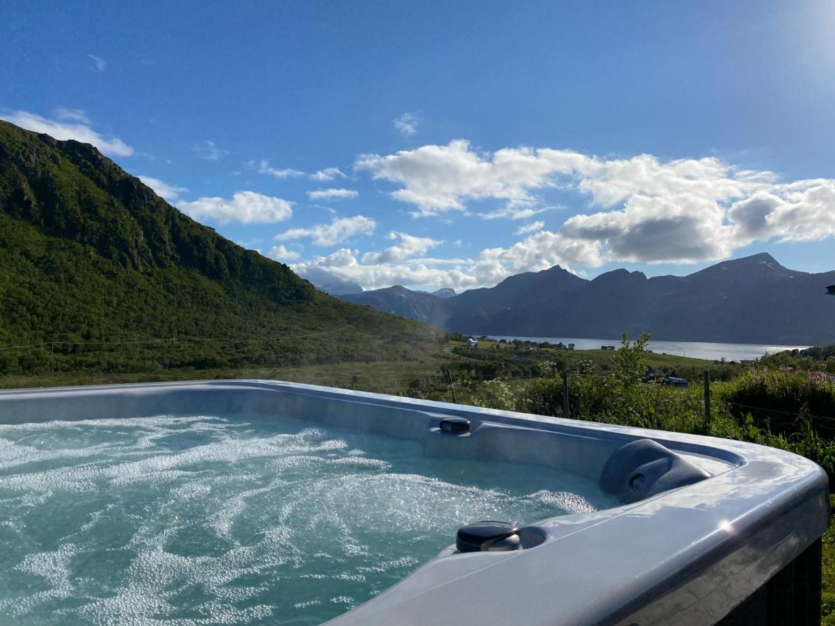 Villa Med Jacuzzi Og Nydelig Utsikt Gravdal (Vestvagoy) Exterior foto