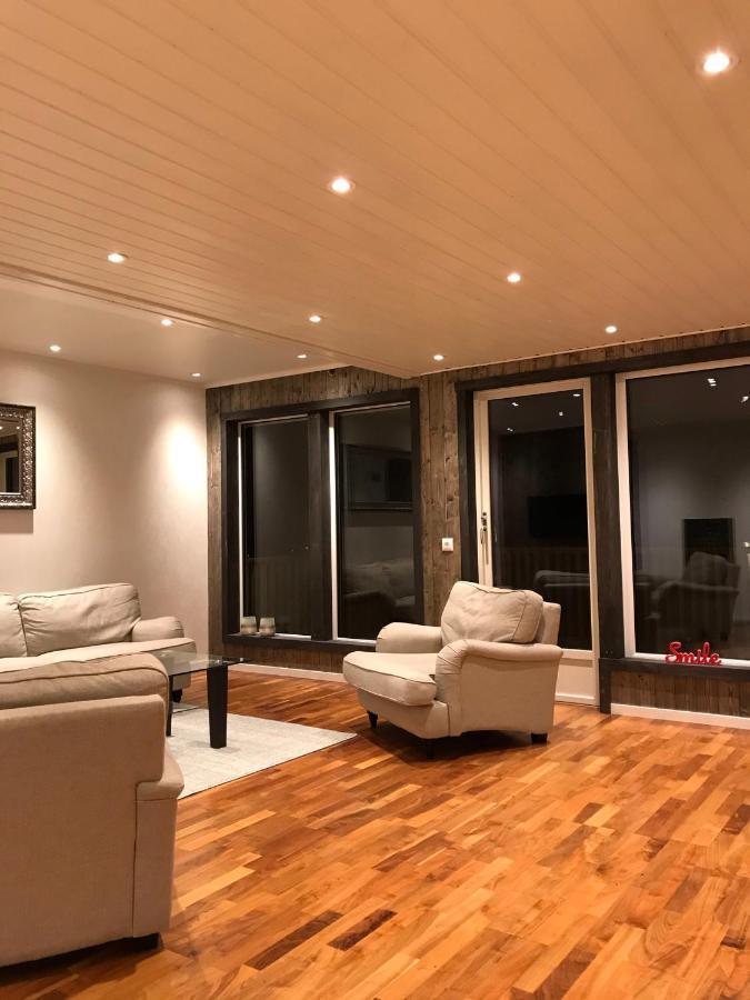 Villa Med Jacuzzi Og Nydelig Utsikt Gravdal (Vestvagoy) Exterior foto