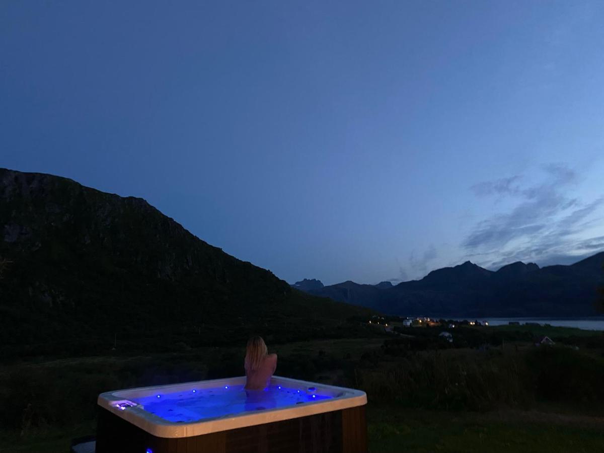 Villa Med Jacuzzi Og Nydelig Utsikt Gravdal (Vestvagoy) Exterior foto