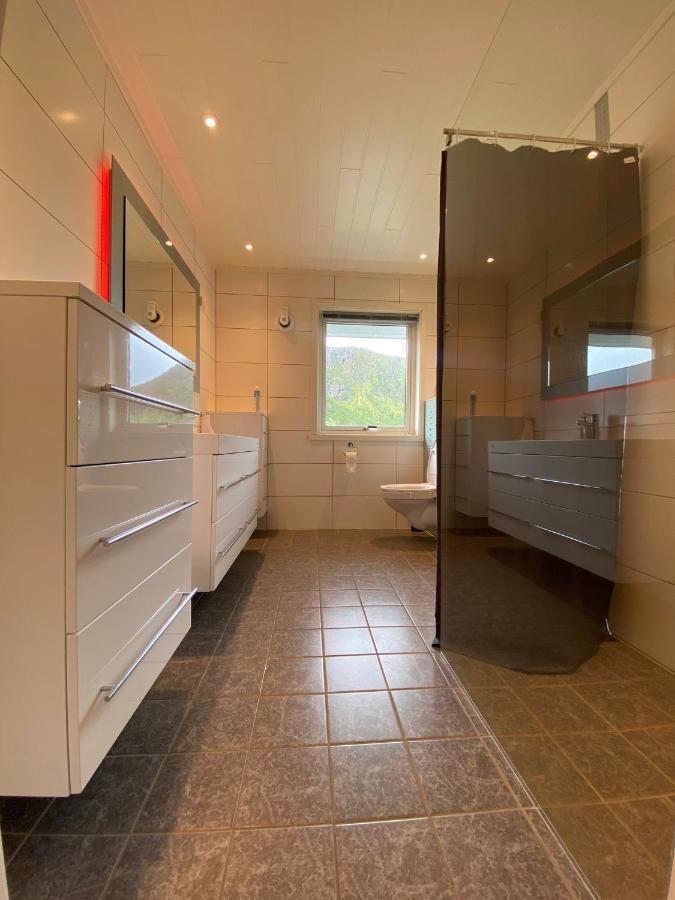 Villa Med Jacuzzi Og Nydelig Utsikt Gravdal (Vestvagoy) Exterior foto