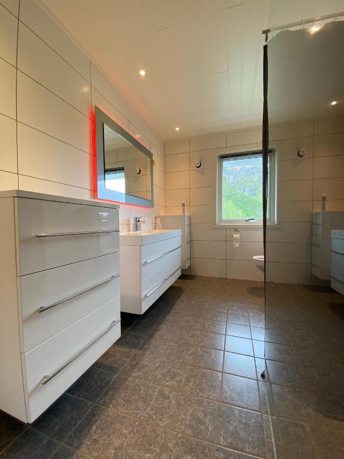 Villa Med Jacuzzi Og Nydelig Utsikt Gravdal (Vestvagoy) Exterior foto
